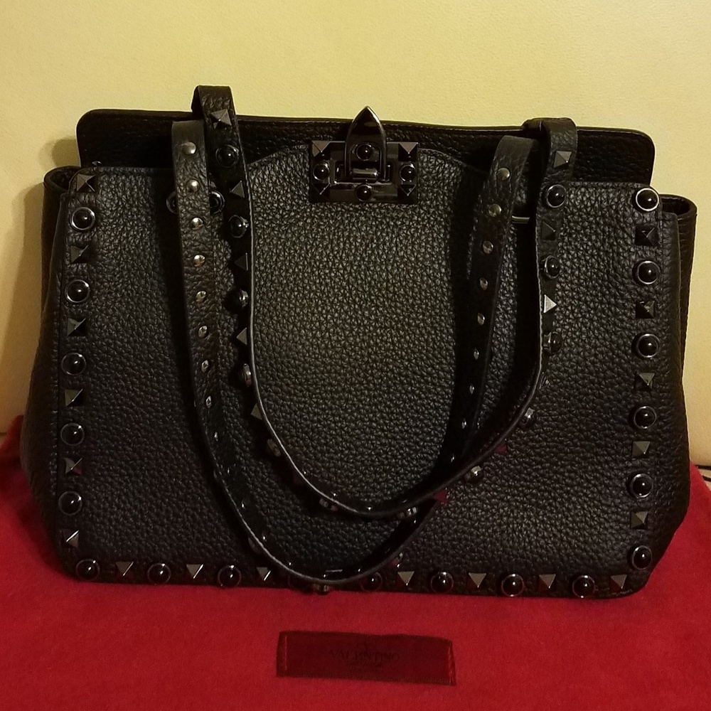 Looking For A Valentino Purse?